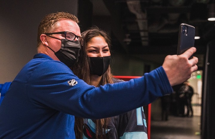 Kustód Vancouveru vďačí fanúšičke Seattlu za záchranu života